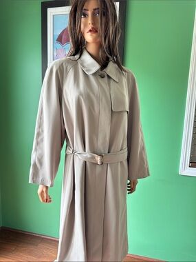 🌸🌸EUC Vintage Gallery Light Beige Trench Coat with Belt🌸🌸